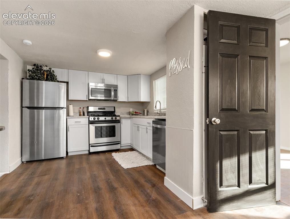 Image 13 of 35: Kitchen