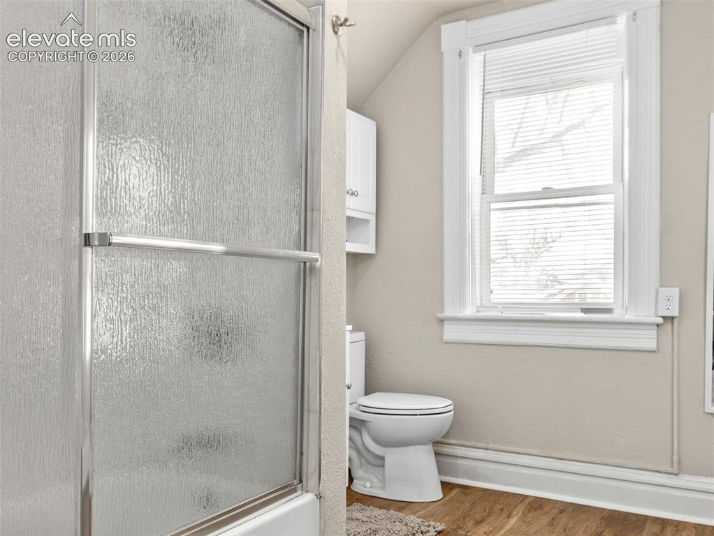 Image 33 of 35: Bathroom