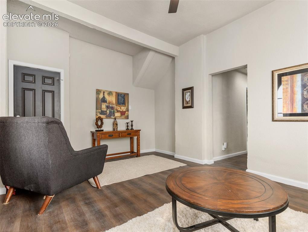 Image 5 of 35: Sitting Room