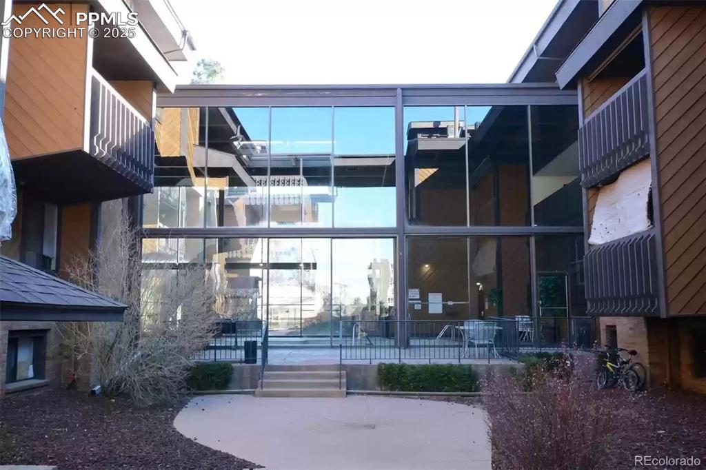 Image 24 of 28: Courtyard