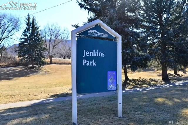 Image 28 of 28: Close to park.