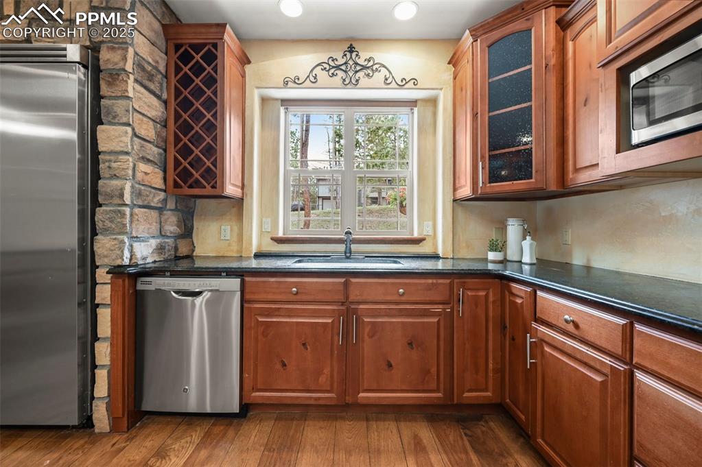 Image 6 of 43: Kitchen