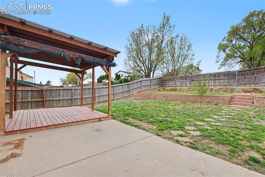 Image 28 of 30: Yard