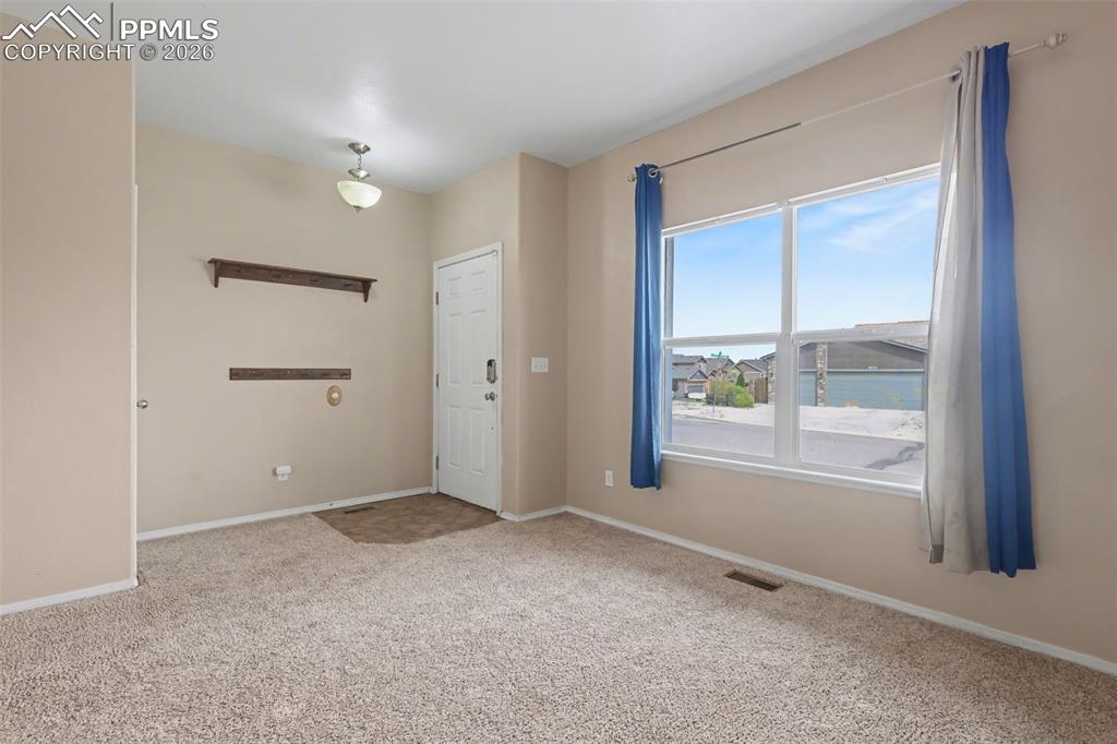 Image 6 of 30: Entry