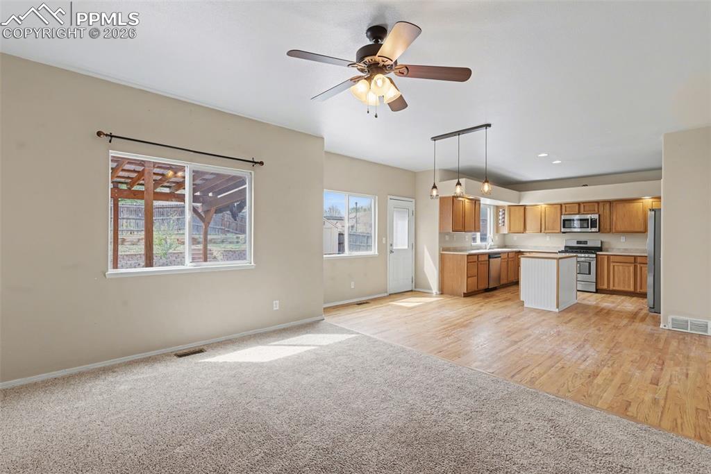 Image 8 of 30: Great Room