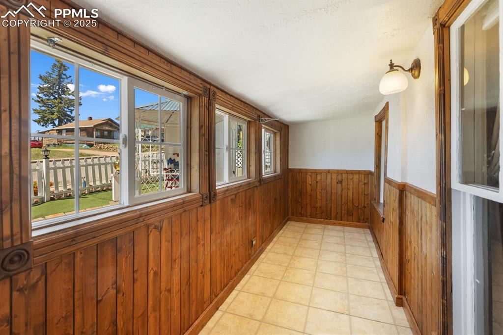 Image 15 of 20: Sun Room