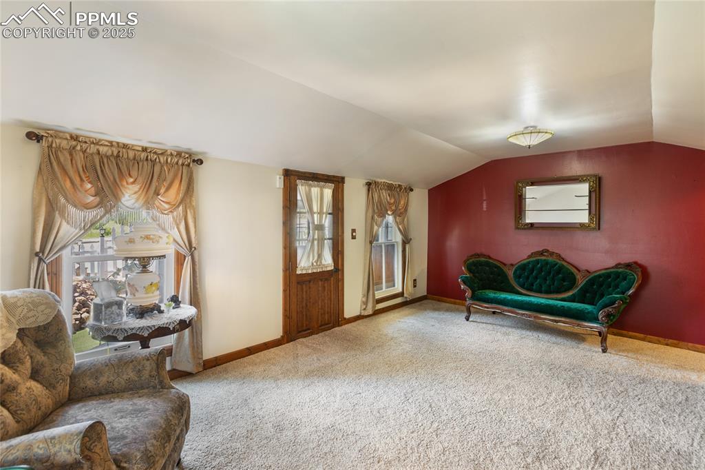 Image 8 of 20: Sitting Room