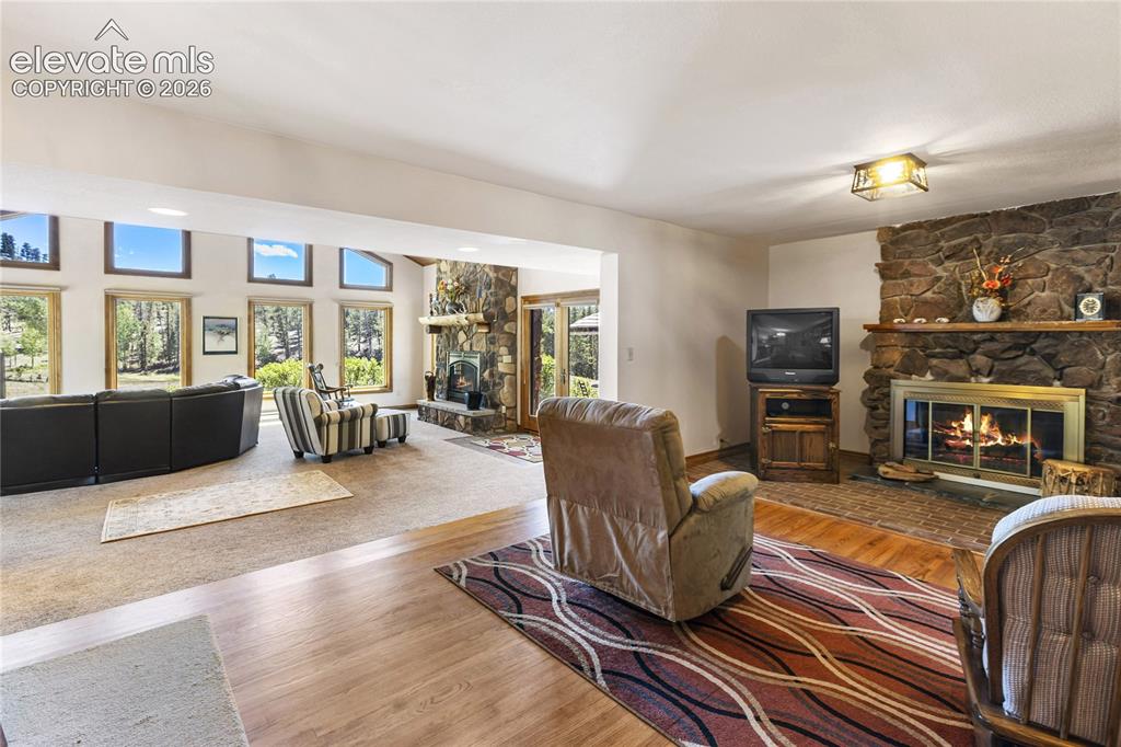 Image 10 of 32: Living Room