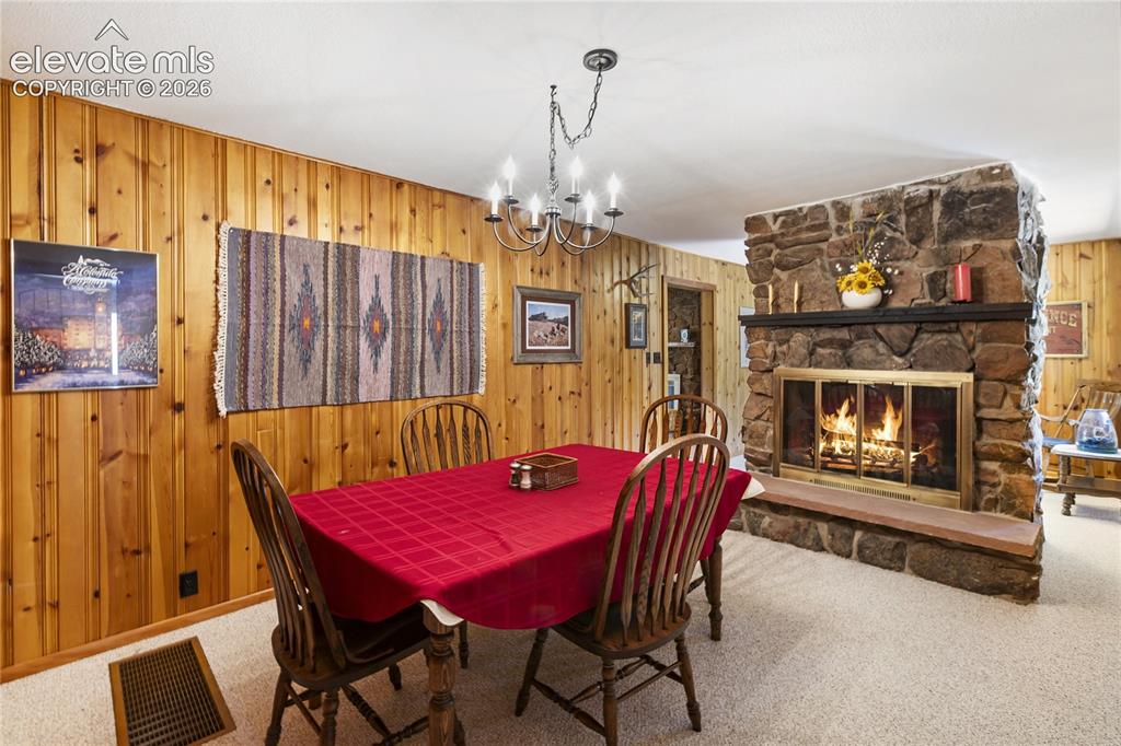 Image 18 of 32: Dining Area