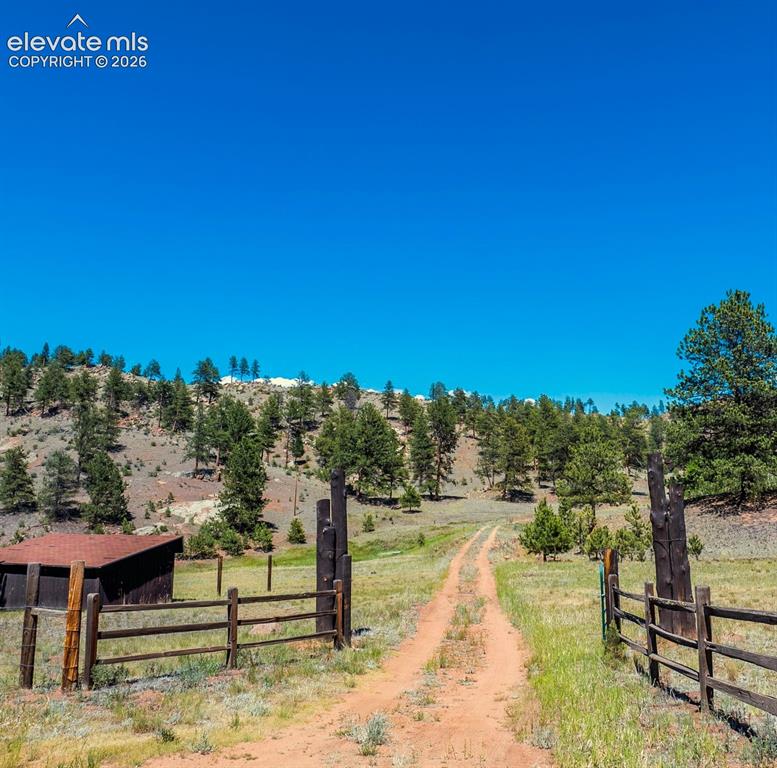Image 2 of 32: Gate to property