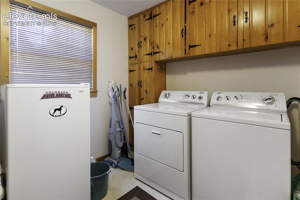 Image 20 of 32: Laundry