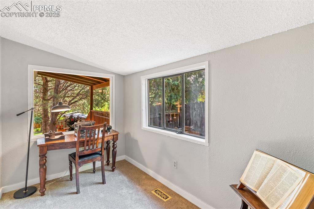 Image 15 of 32: Bonus flex room can be a 3rd bedroom, office, study, playroom...
