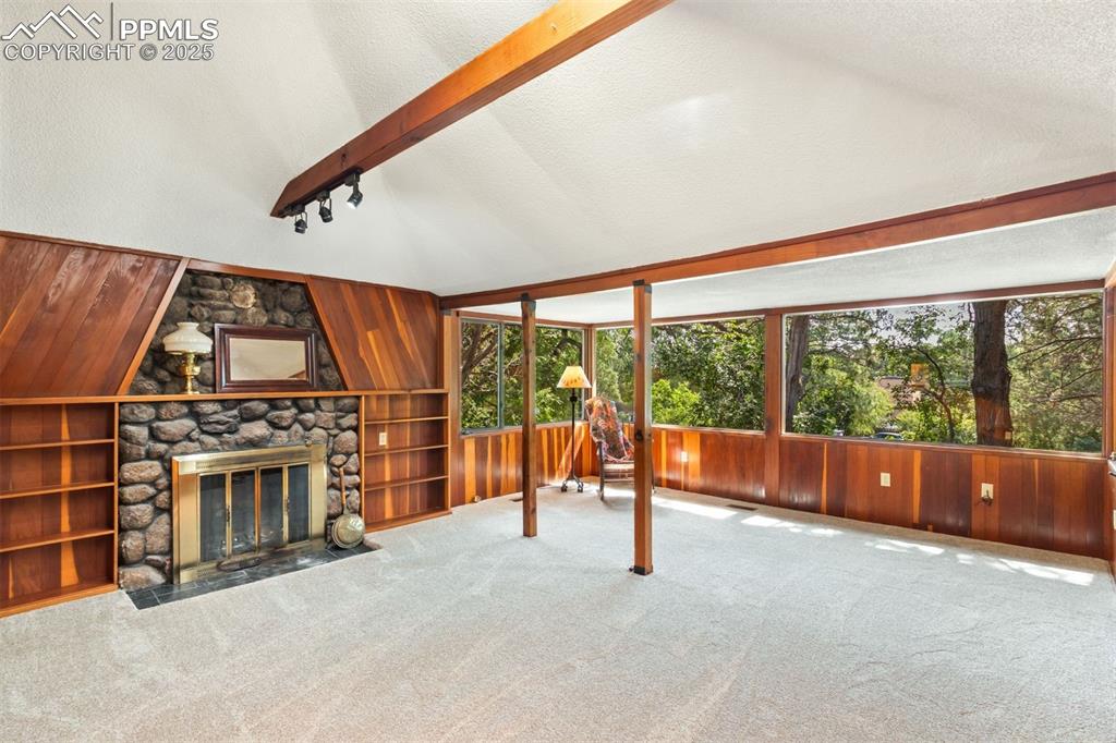 Image 6 of 32: Great Room