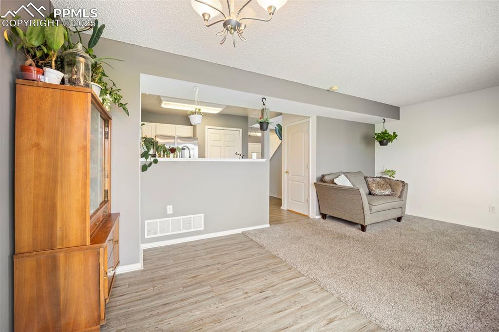 Image 14 of 33: Dining Area