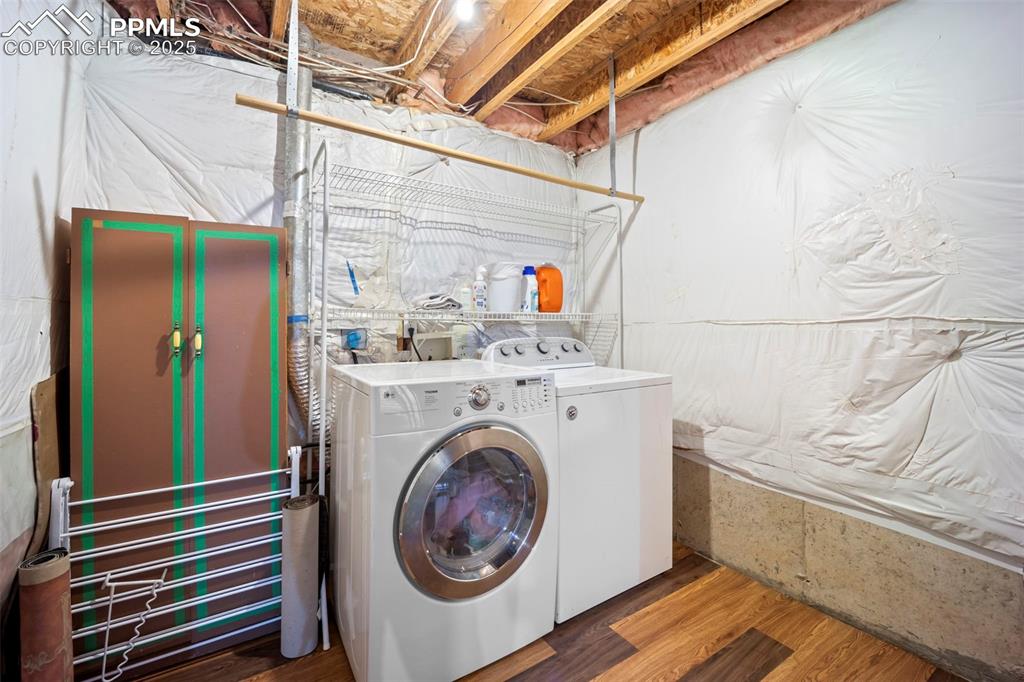 Image 26 of 33: Laundry