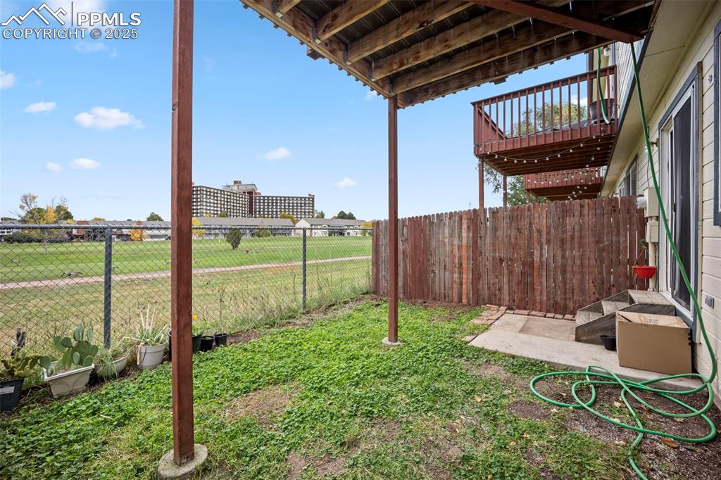 Image 28 of 33: Yard