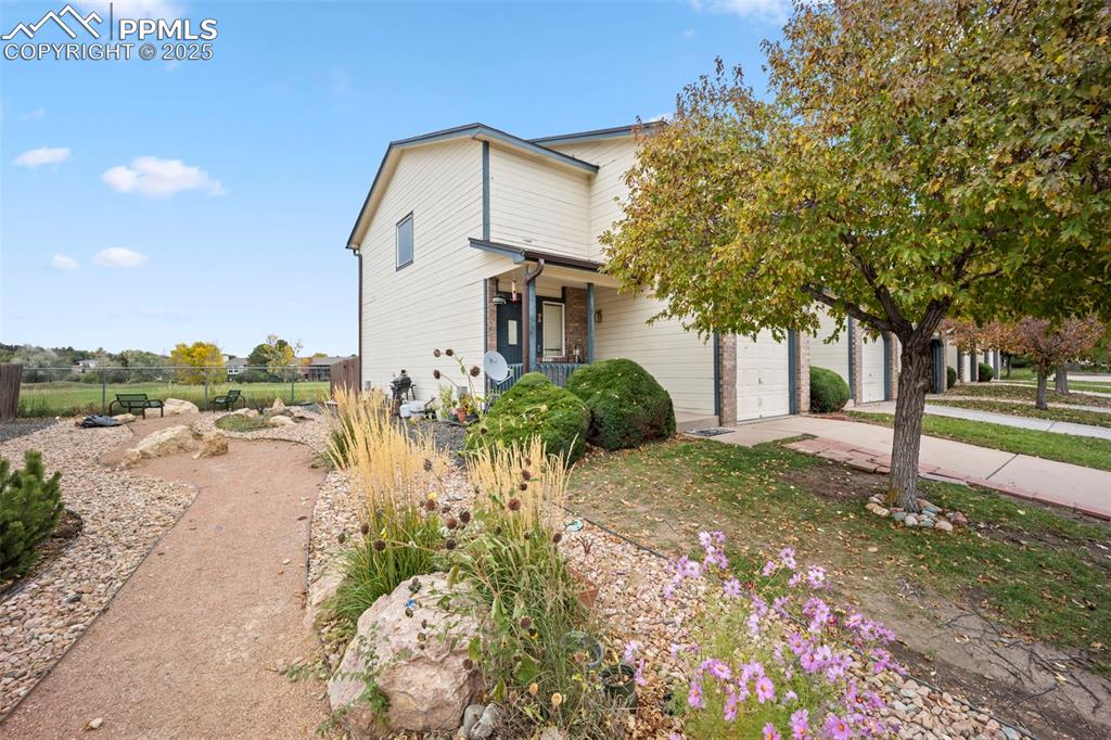 Image 4 of 33: Side of Structure