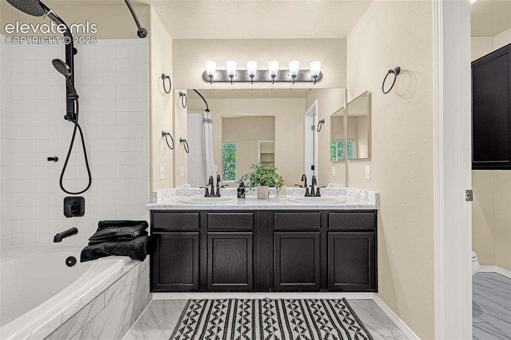 Image 10 of 31: Bathroom