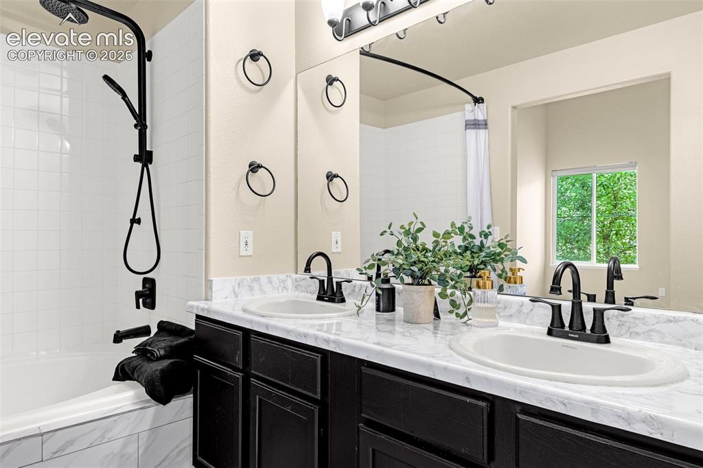 Image 12 of 31: Bathroom