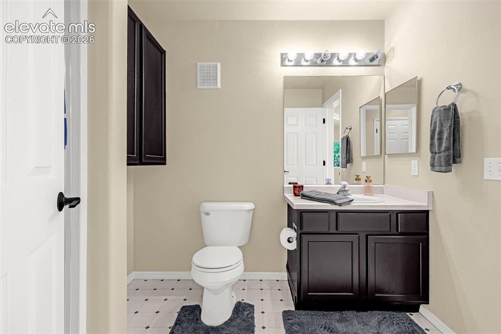 Image 16 of 31: Bathroom