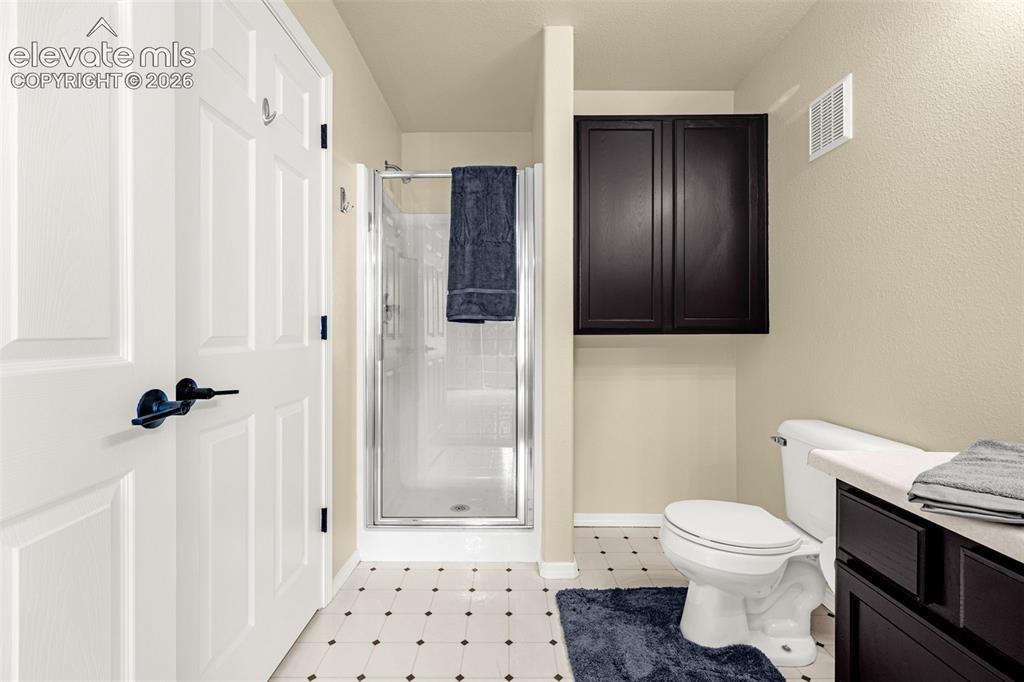 Image 17 of 31: Bathroom