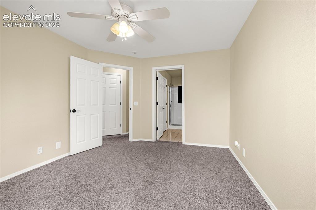 Image 19 of 31: Bedroom