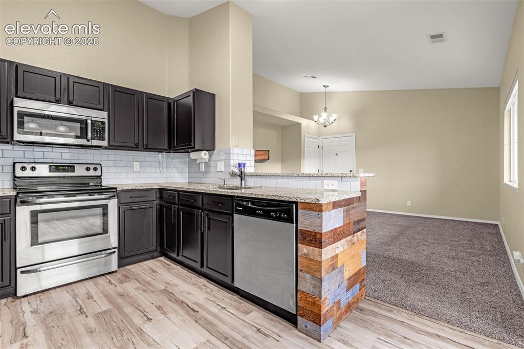 Image 6 of 31: Kitchen