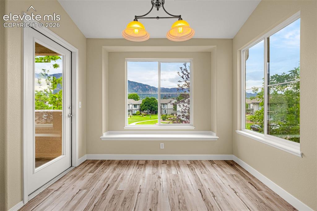 Image 9 of 31: Dining Area