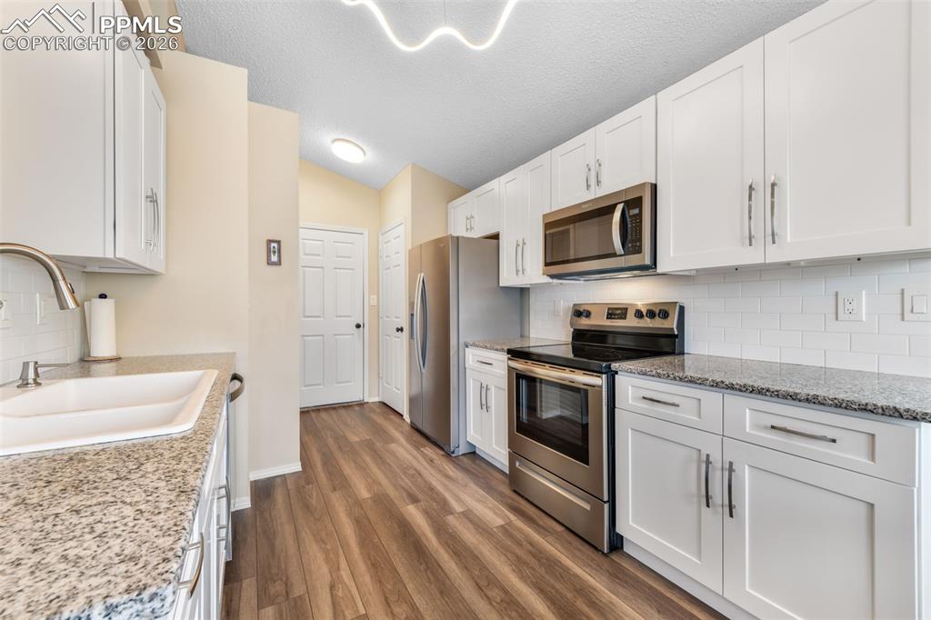 Image 11 of 50: Dining Area