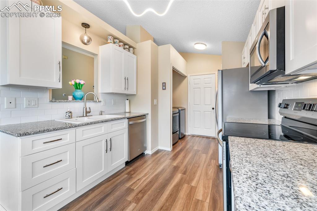 Image 12 of 50: Dining Area