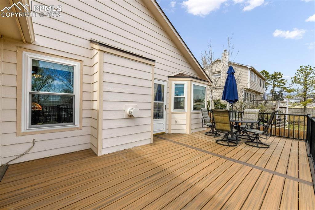 Image 14 of 50: Kitchen