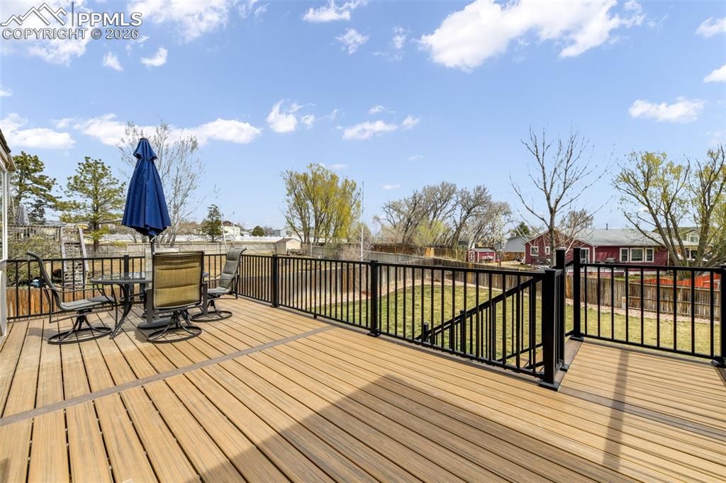 Image 15 of 50: Kitchen