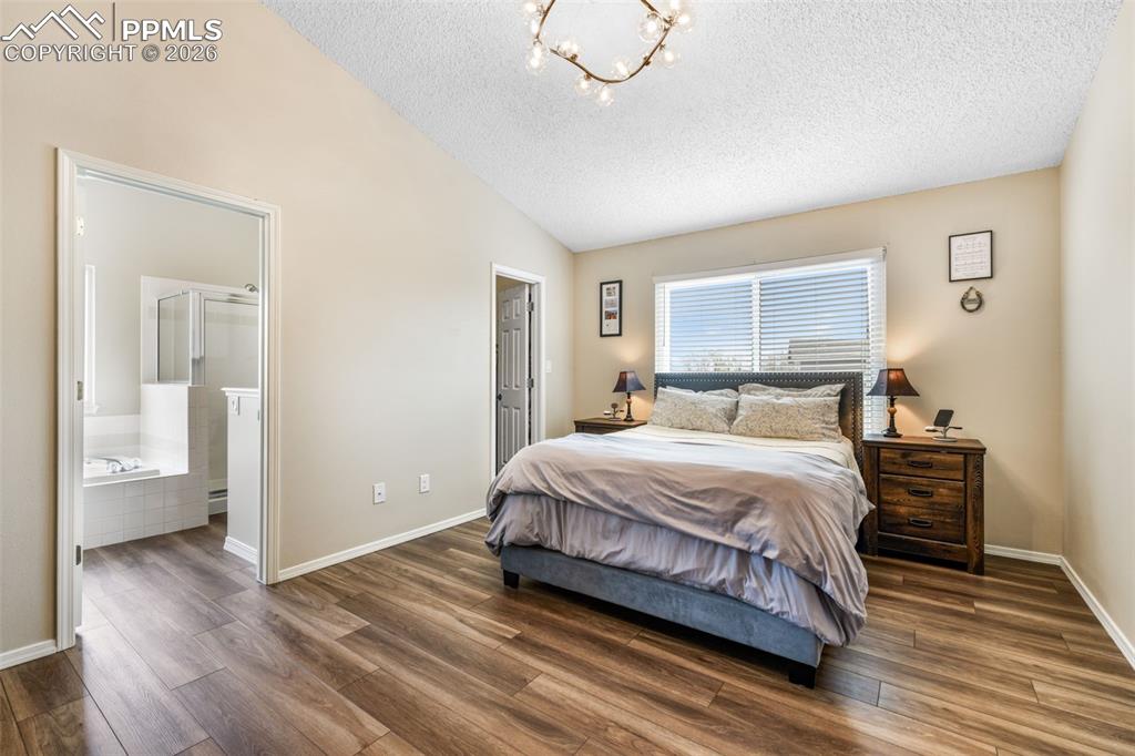 Image 16 of 50: Laundry