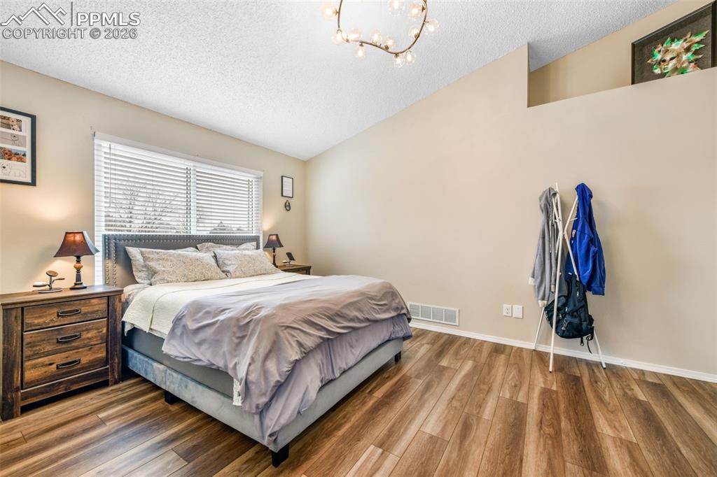 Image 17 of 50: Deck