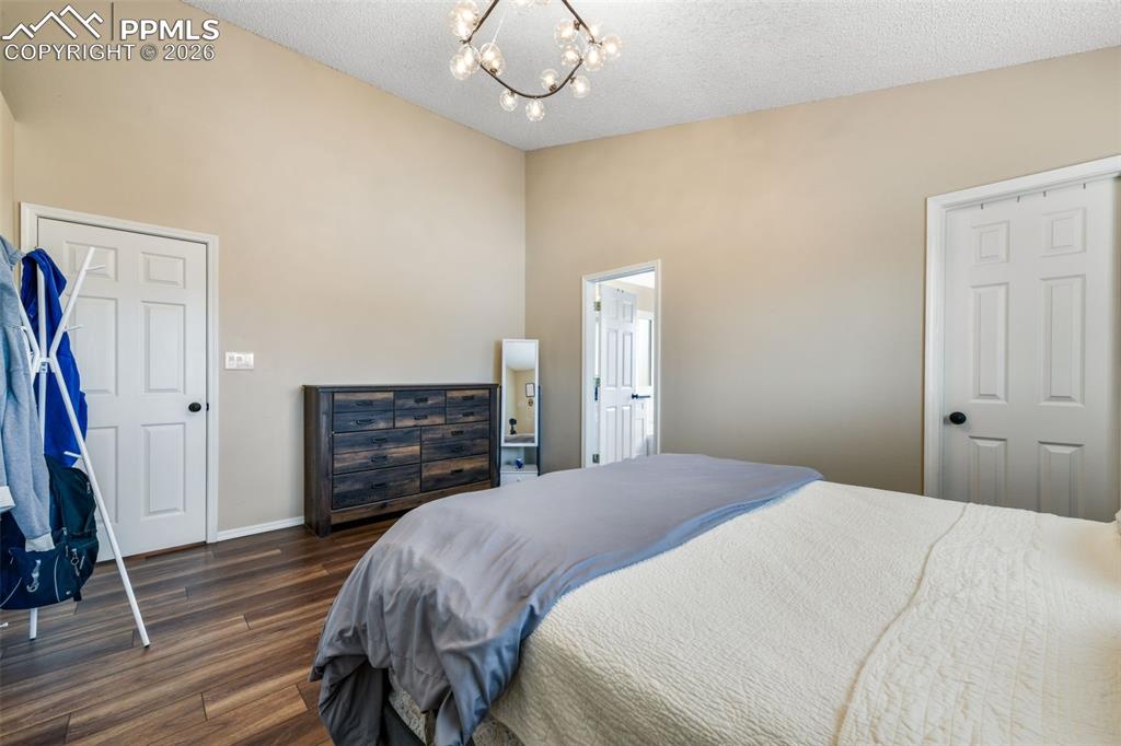 Image 18 of 50: Deck