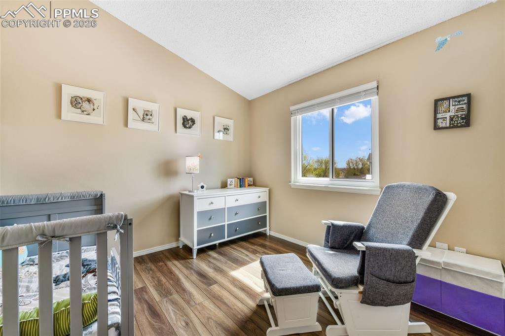 Image 25 of 50: Bedroom