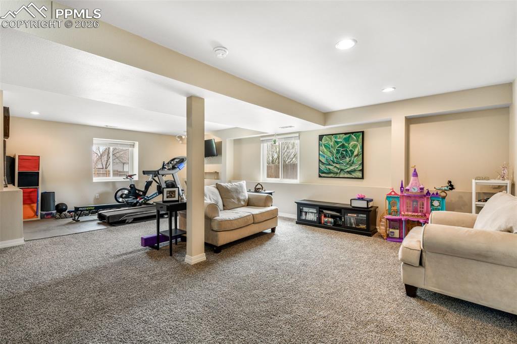 Image 26 of 50: Bedroom