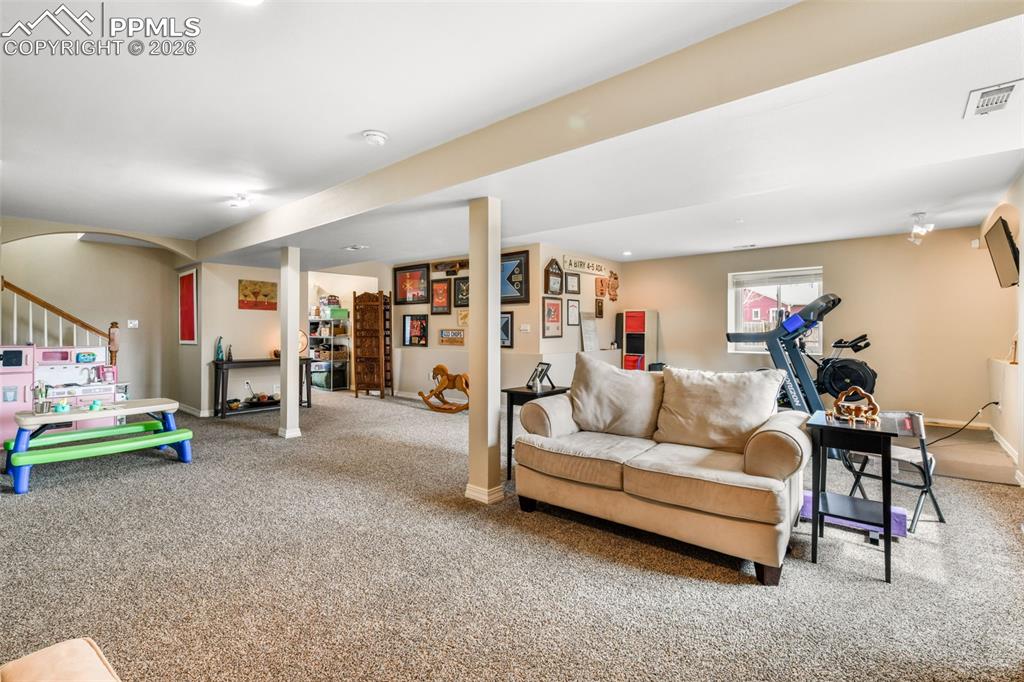 Image 27 of 50: Bedroom