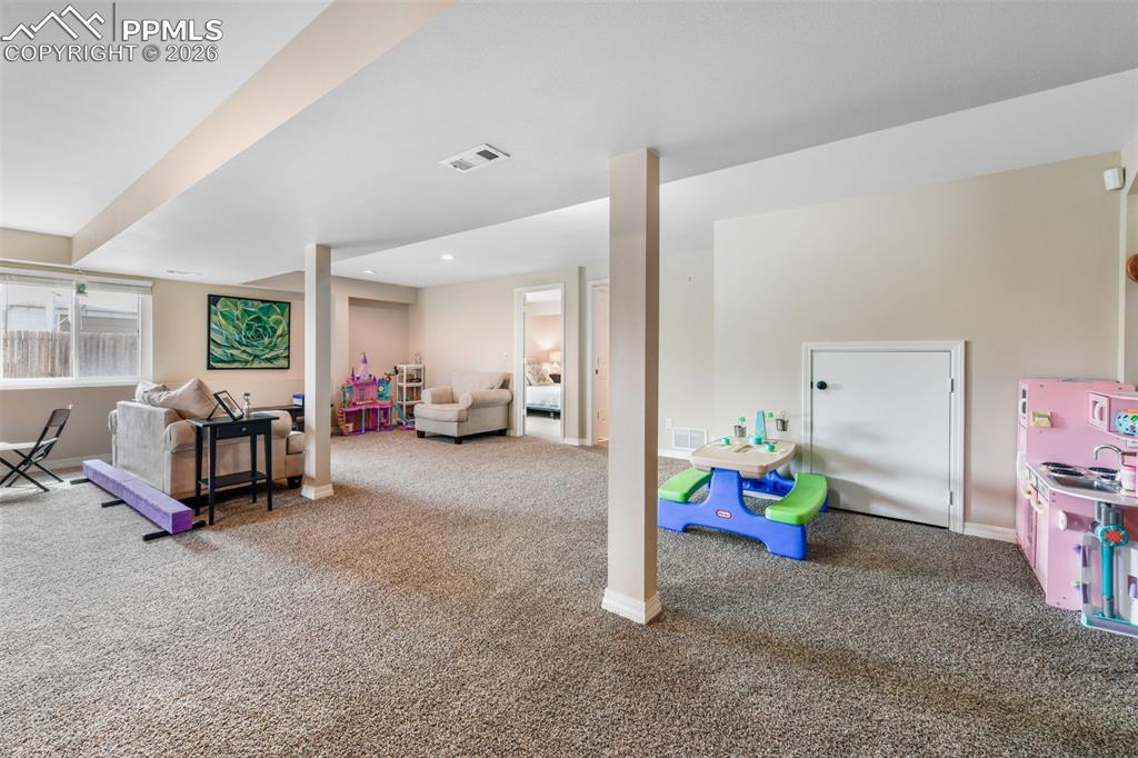 Image 28 of 50: Bedroom