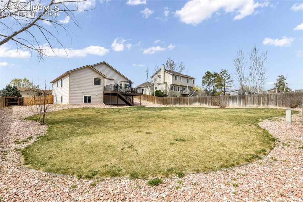 Image 36 of 50: Bedroom