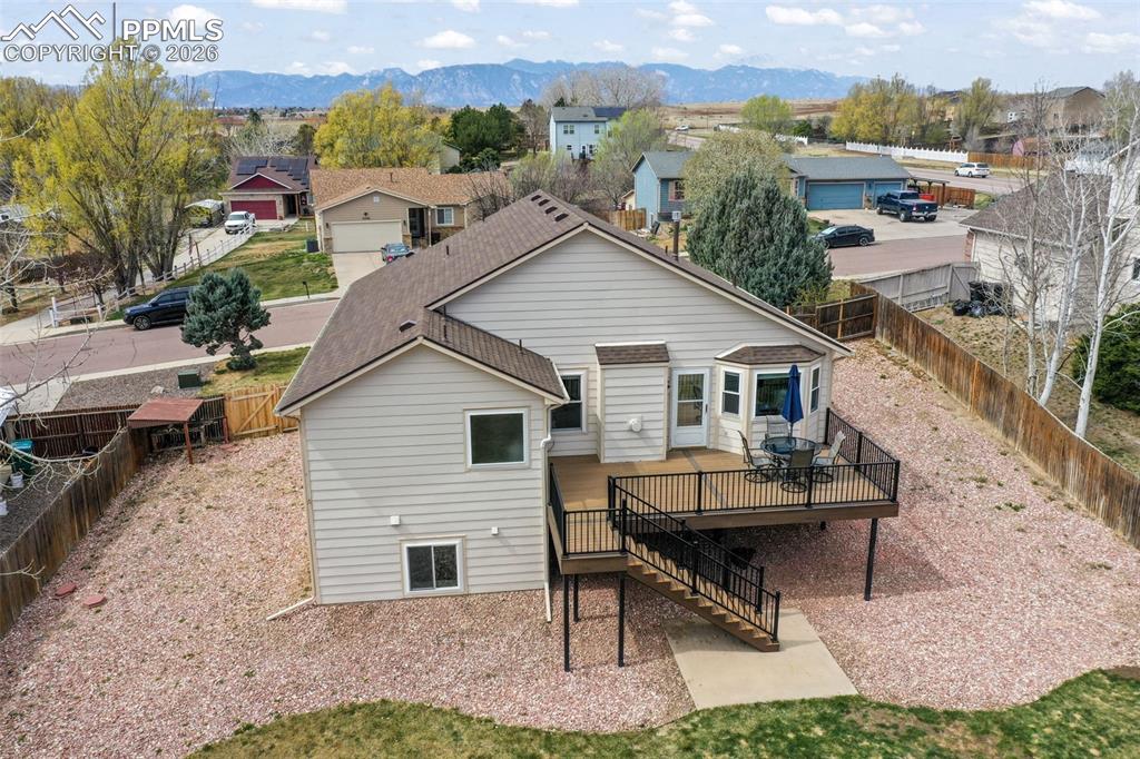 Image 39 of 50: Yard