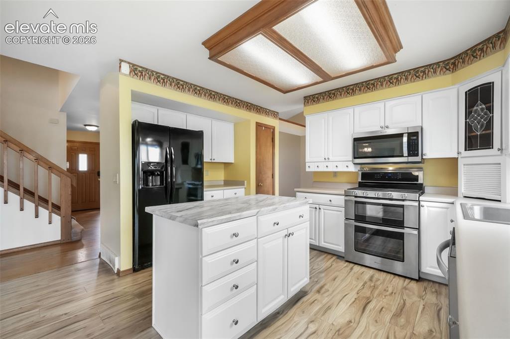 Image 16 of 50: Kitchen