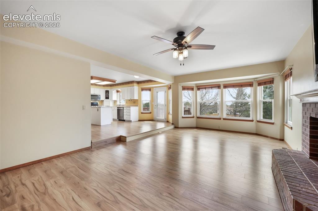 Image 19 of 50: Living Room