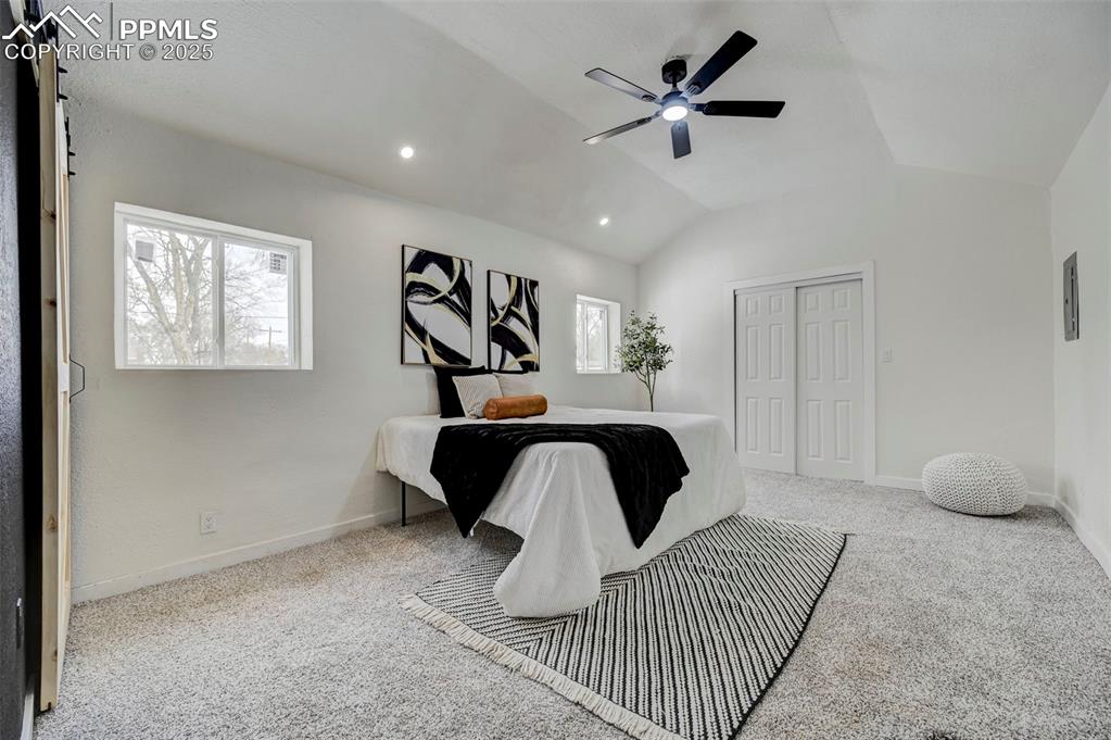 Image 18 of 37: Bedroom