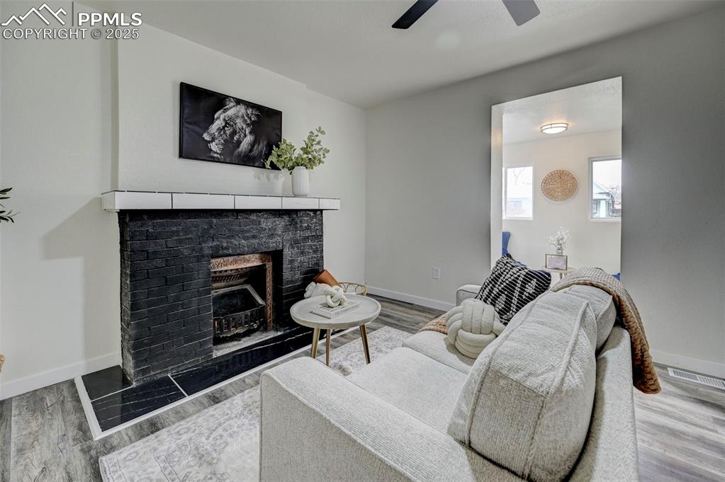 Image 5 of 37: Living Room