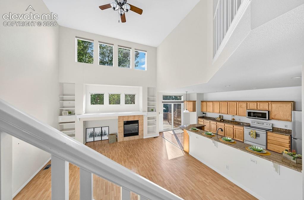 Image 8 of 50: Family Room