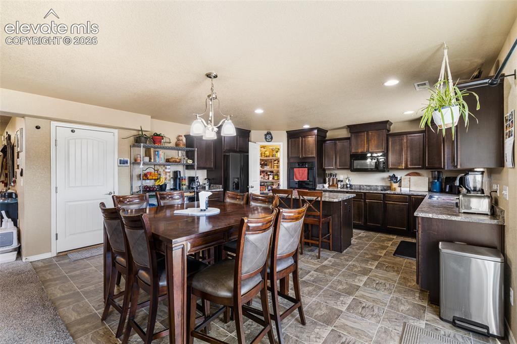Image 10 of 47: Dining Area
