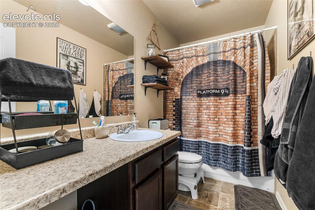 Image 36 of 47: Bathroom