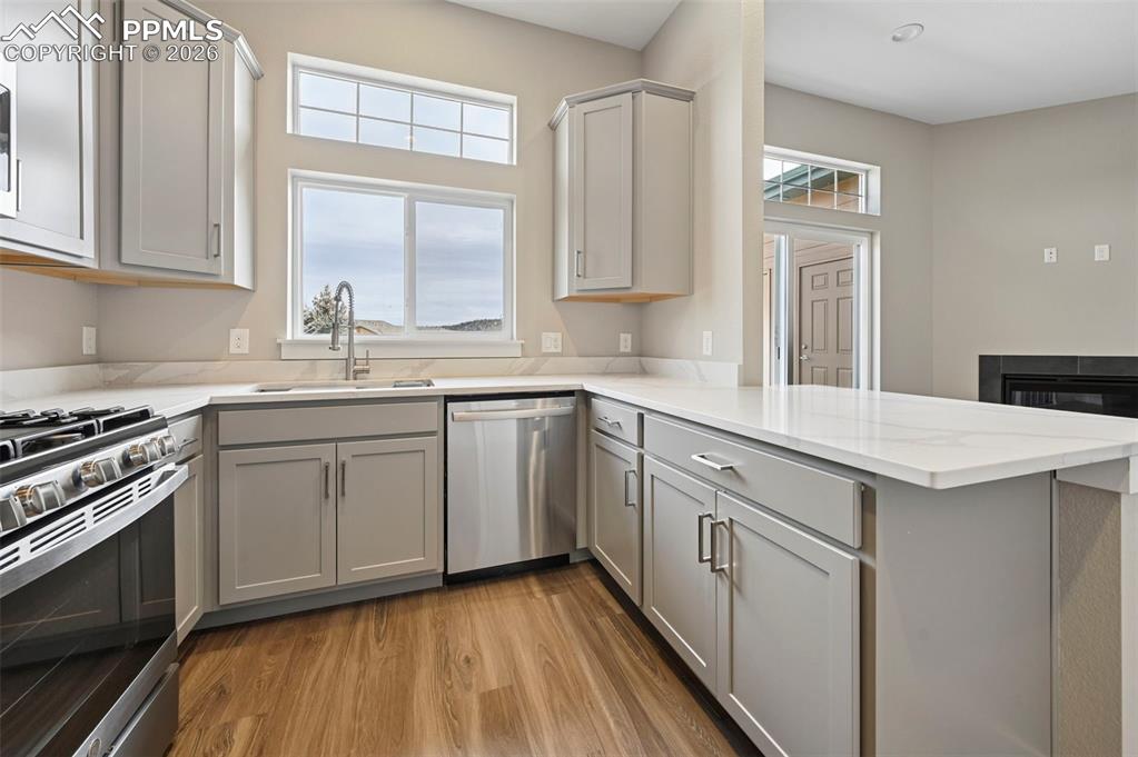 Image 10 of 39: Kitchen