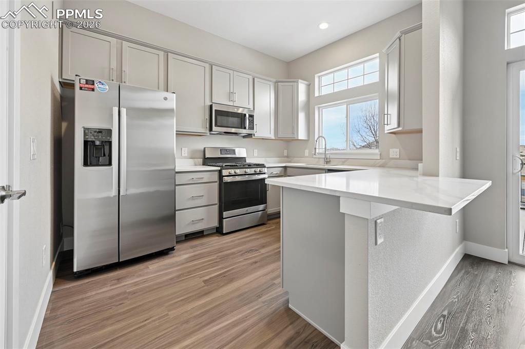 Image 9 of 39: Kitchen